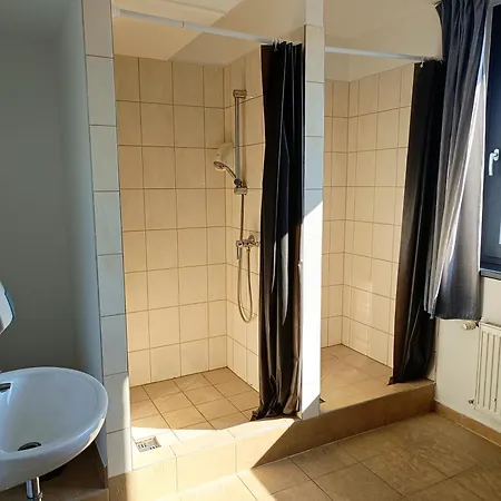 Famulus Kollegium Hostel *
