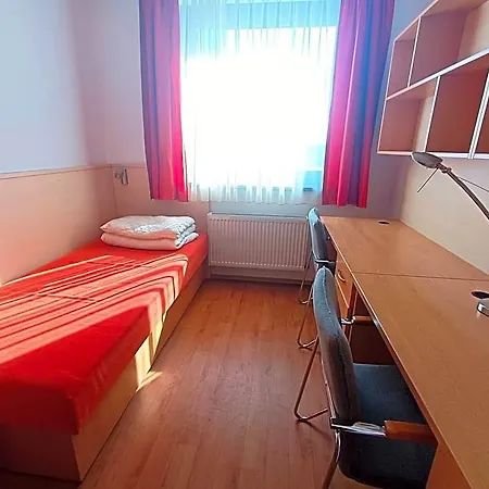 Hostel Famulus Győr