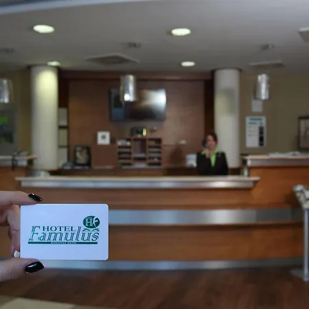 Famulus Kollegium Hostel Gyor