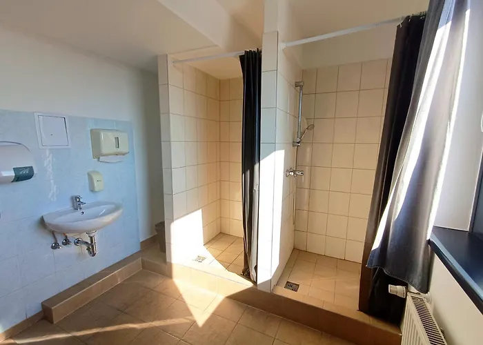 Famulus Kollegium Хостел Дьёр