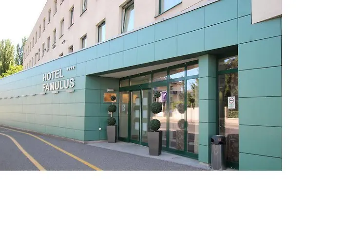 Хостел Famulus Kollegium Дьёр