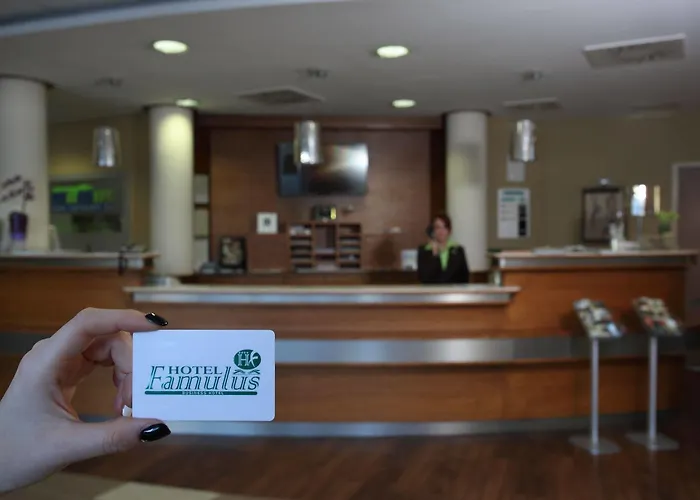 Famulus Kollegium Хостел Дьёр