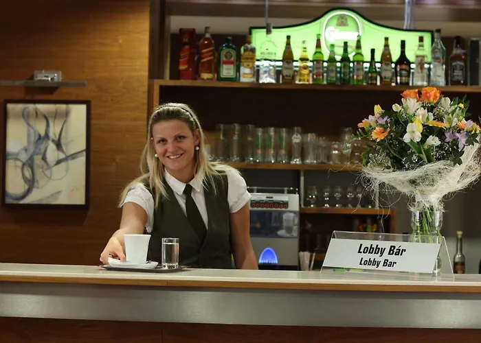 Famulus Kollegium Хостел Дьёр