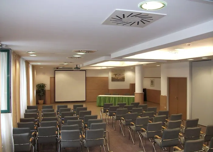 Хостел Famulus Kollegium *